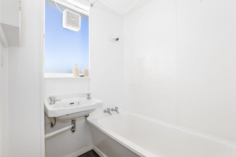 Photo of property in 78-80 Hereford Street, Cannons Creek, Porirua, 5024