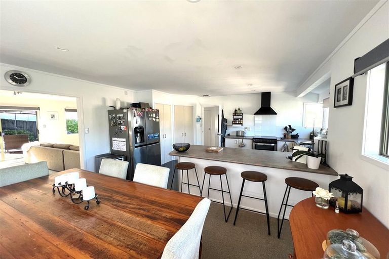 Photo of property in 2/287 Vipond Road, Stanmore Bay, Whangaparaoa, 0932