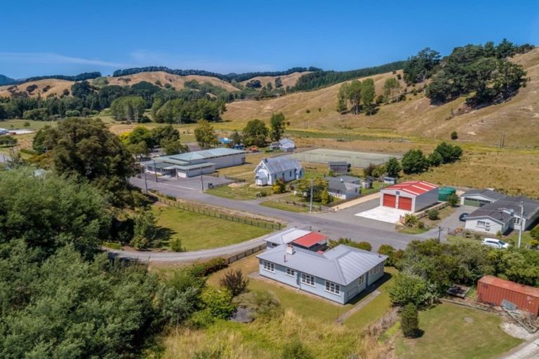 Photo of property in 14 Blackhill Road, Tinui, 5894