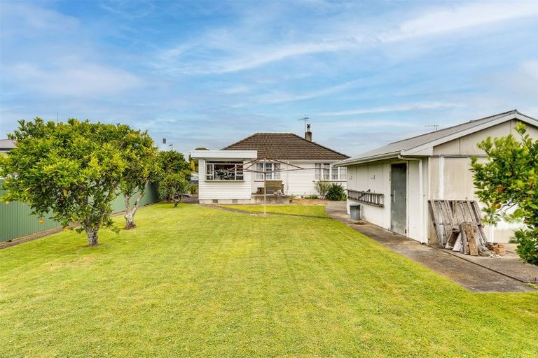 Photo of property in 12 Shackleton Street, Maraenui, Napier, 4110