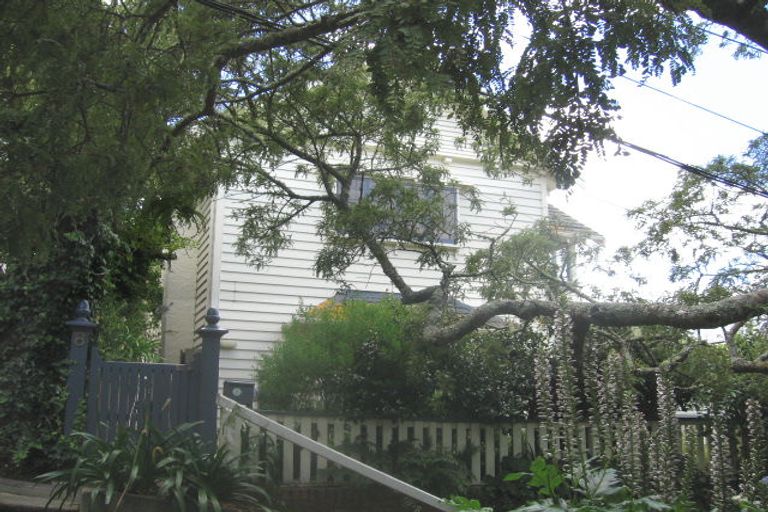 Photo of property in 8 Kowhai Road, Kelburn, Wellington, 6012