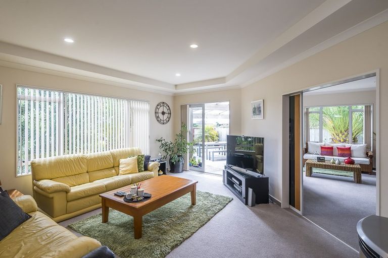 Photo of property in 43 Quadrant Heights, Paraparaumu, 5032