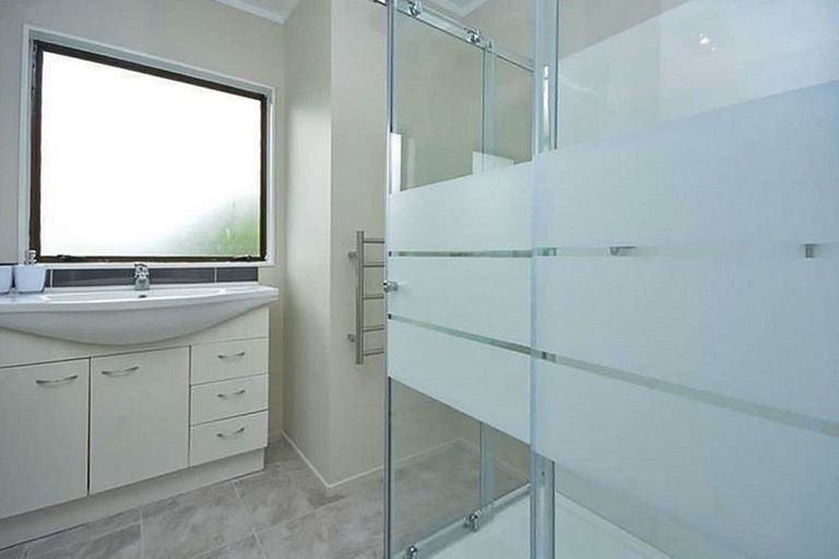 Photo of property in 2/26 Estuary Road, Weymouth, Auckland, 2103