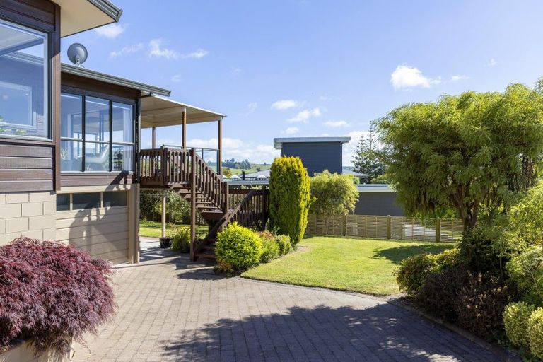 Photo of property in 1 Scenic Heights, Acacia Bay, Taupo, 3330