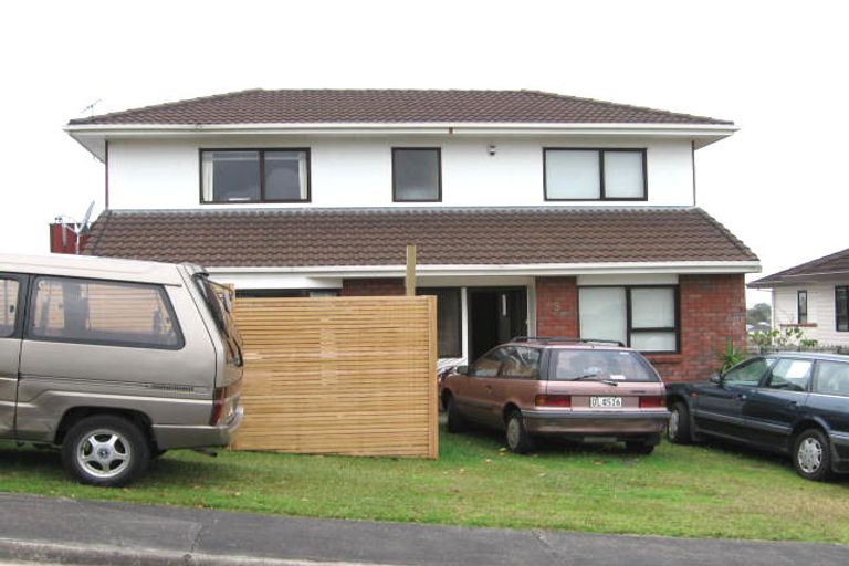 Photo of property in 1/9 Milwaukee Place, Glendene, Auckland, 0602