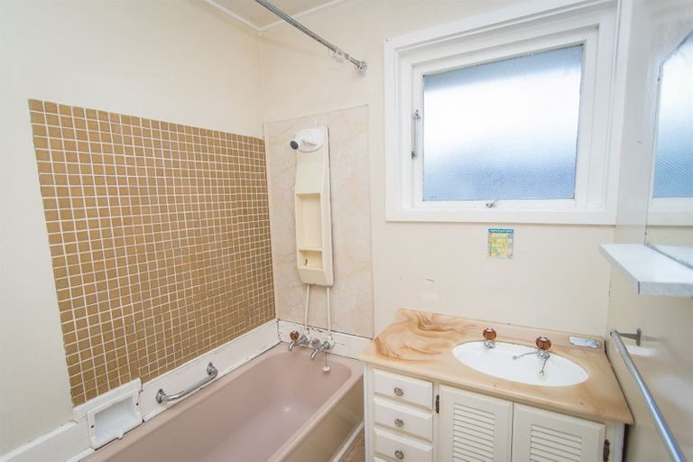 Photo of property in 2 North Street, Winchester, 7985