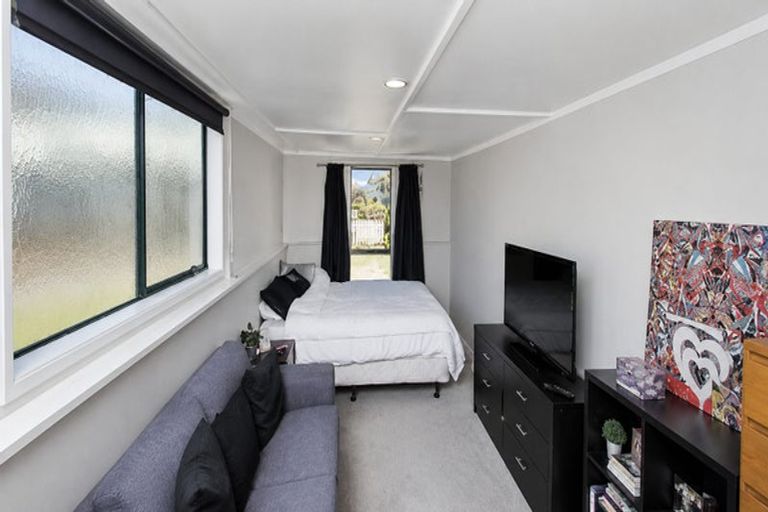 Photo of property in 11 Queen Road, Bellevue, Tauranga, 3110
