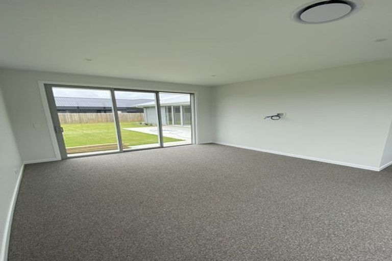 Photo of property in 8 Jag Way, Tinwald, Ashburton, 7700