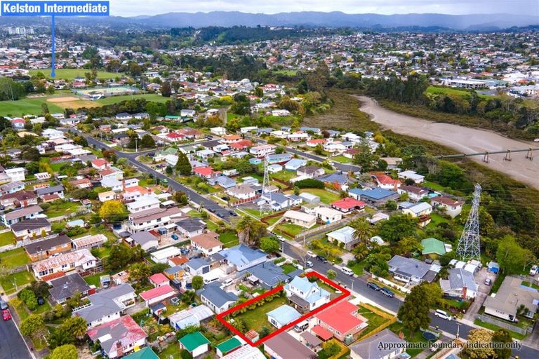 Photo of property in 31 Cobham Crescent, Kelston, Auckland, 0602