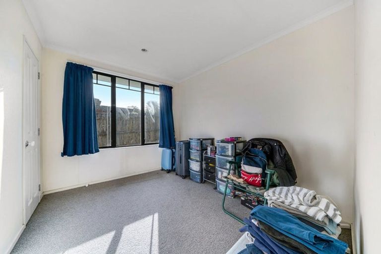 Photo of property in 13 De Havilland Drive, Goodwood Heights, Auckland, 2105