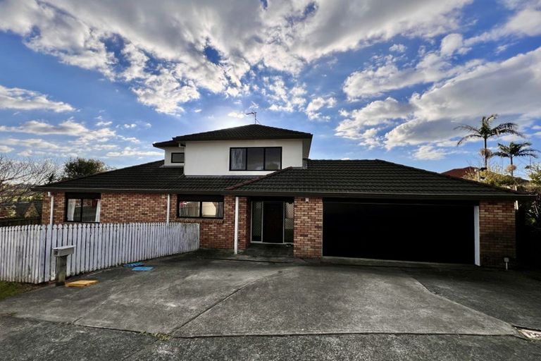Photo of property in 8a Eske Place, Highland Park, Auckland, 2010