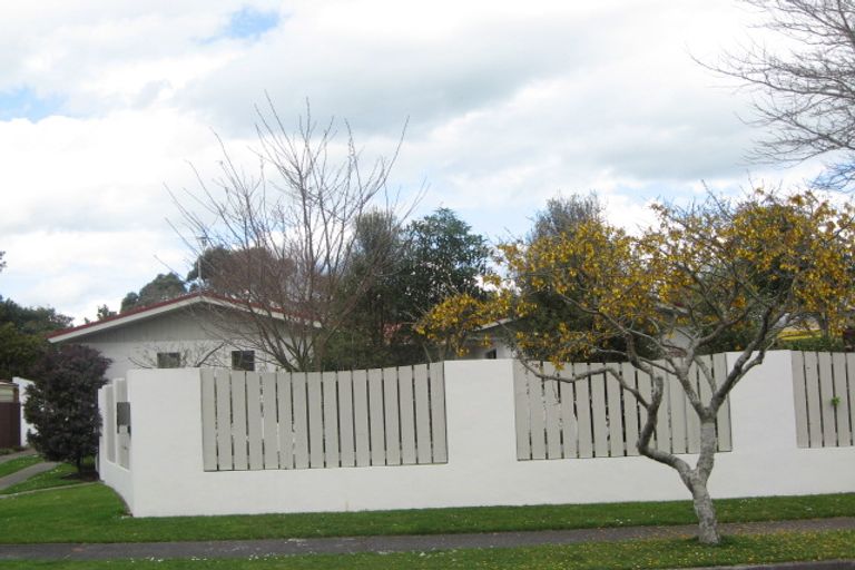 Photo of property in 6 Warren Place, Frankleigh Park, New Plymouth, 4310
