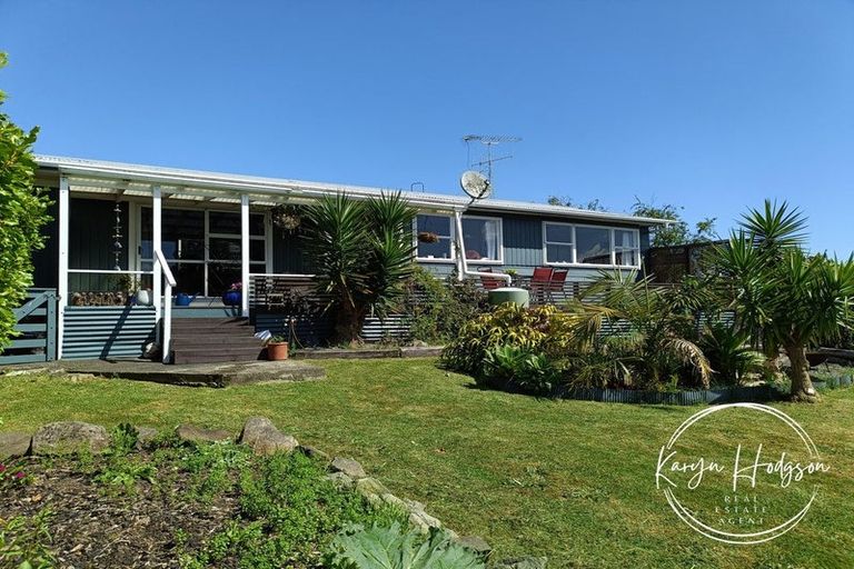 Photo of property in 9 Whaka Street, Maungaturoto, 0520