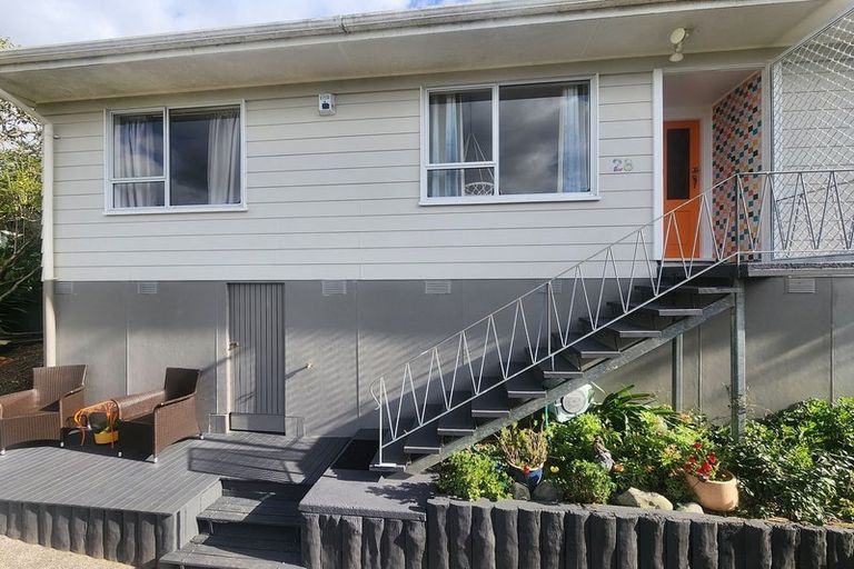 Photo of property in 28 Zingaro Place, Massey, Auckland, 0614