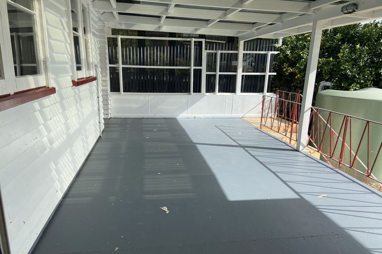 Photo of property in 12 Kokiri Street, Te Atatu South, Auckland, 0610