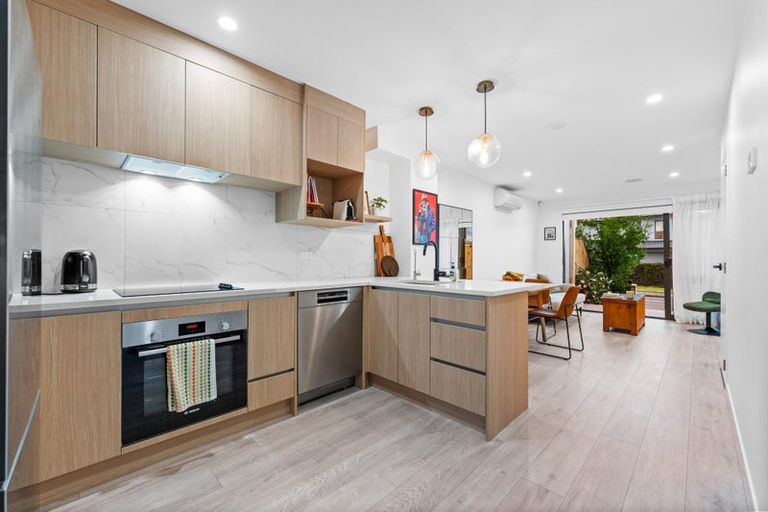 Photo of property in 5/1a Royal View Road, Te Atatu South, Auckland, 0610