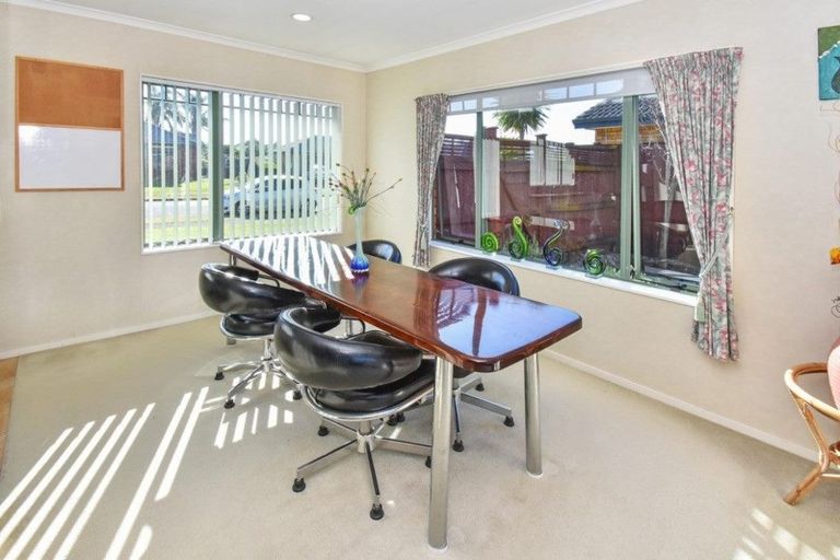 Photo of property in 33 Sandwick Drive, Weymouth, Auckland, 2103