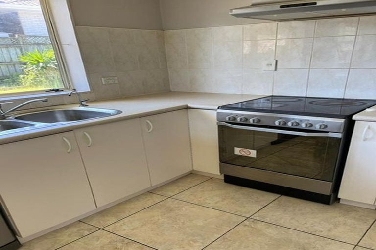 Photo of property in 7/51 Redoubt Road, Goodwood Heights, Auckland, 2105