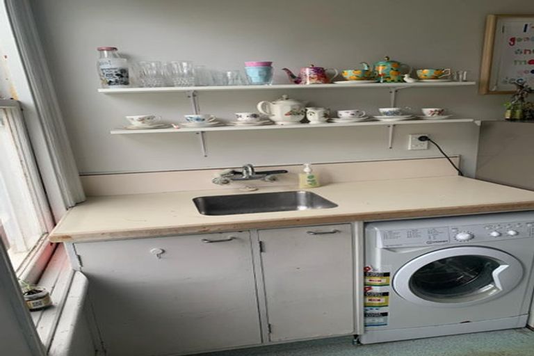 Photo of property in 50 Porritt Avenue, Mount Victoria, Wellington, 6011