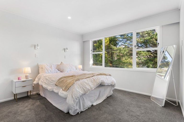 Photo of property in 11 Lomond Street, Newlands, Wellington, 6037