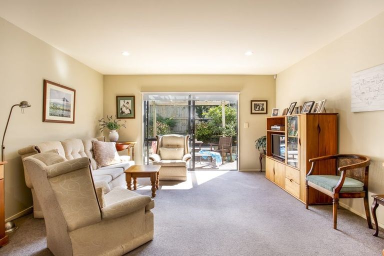 Photo of property in 9 Bunker Rise, Golflands, Auckland, 2013