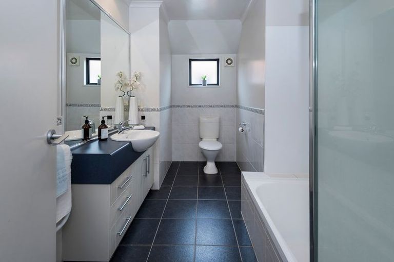 Photo of property in 2/27 Kellaway Drive, East Tamaki, Auckland, 2013