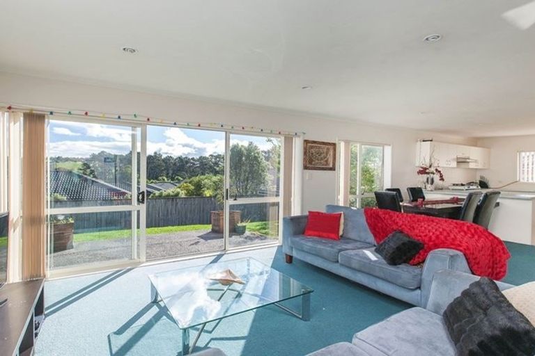 Photo of property in 52 Summerland Drive, Henderson, Auckland, 0612