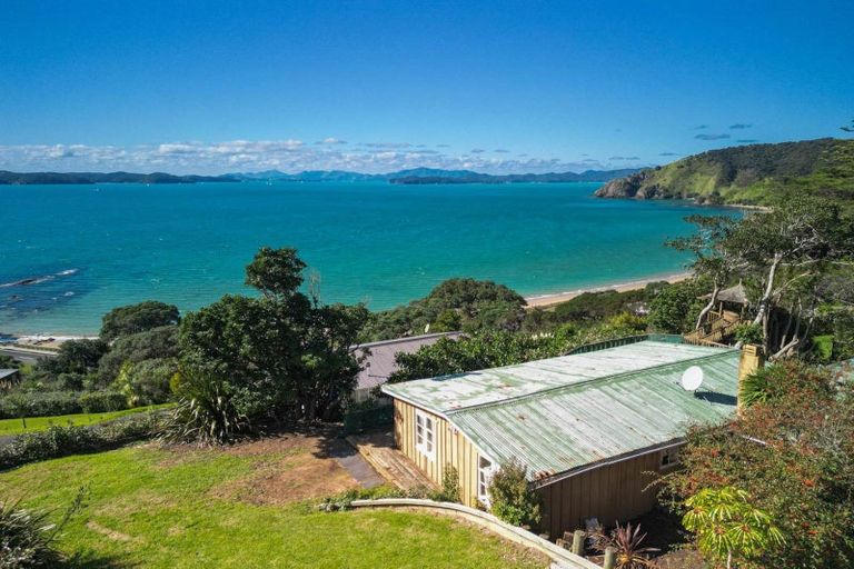 Photo of property in 4 Queens View Road, Russell, 0202