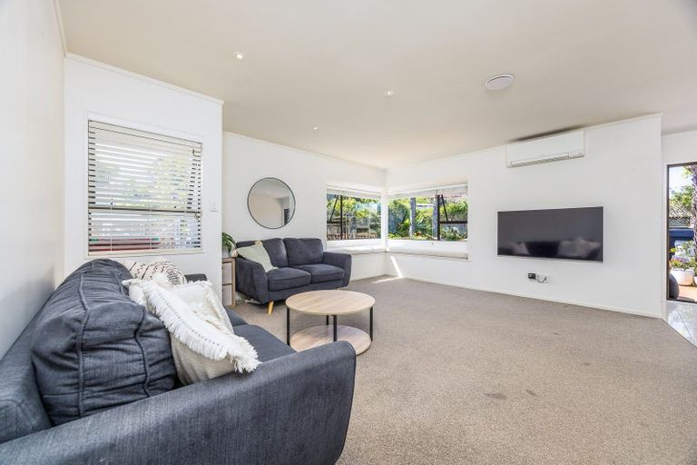 Photo of property in 1/13 Geoffrey Road, Torbay, Auckland, 0630