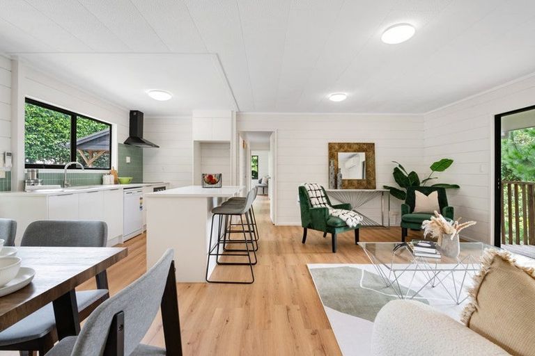 Photo of property in 2/15 Pemberton Avenue, Bayview, Auckland, 0629