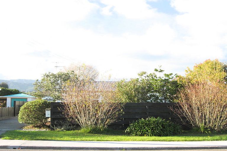 Photo of property in 30 Freemans Road, Otaki, 5512