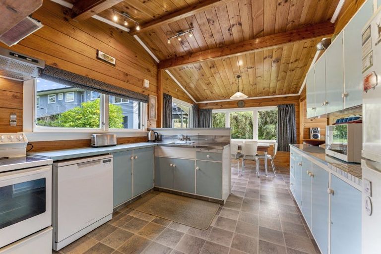 Photo of property in 8 Earle Place, Acacia Bay, Taupo, 3330