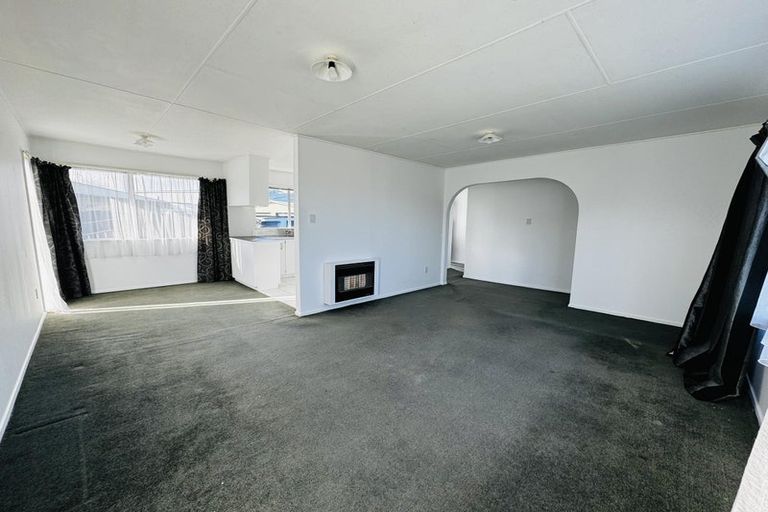 Photo of property in 42 Acacia Street, Kelvin Grove, Palmerston North, 4414