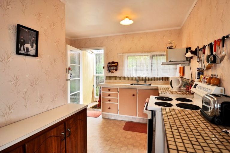 Photo of property in 11 Hillside Crescent, Leigh, 0985