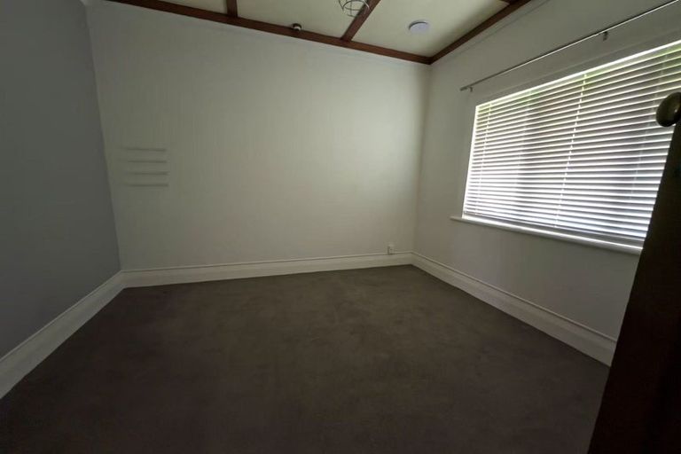 Photo of property in 189 Titirangi Road, Titirangi, Auckland, 0604