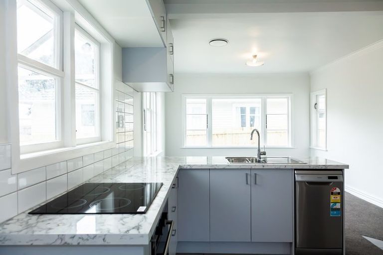 Photo of property in 4 Kapiti Crescent, Titahi Bay, Porirua, 5022