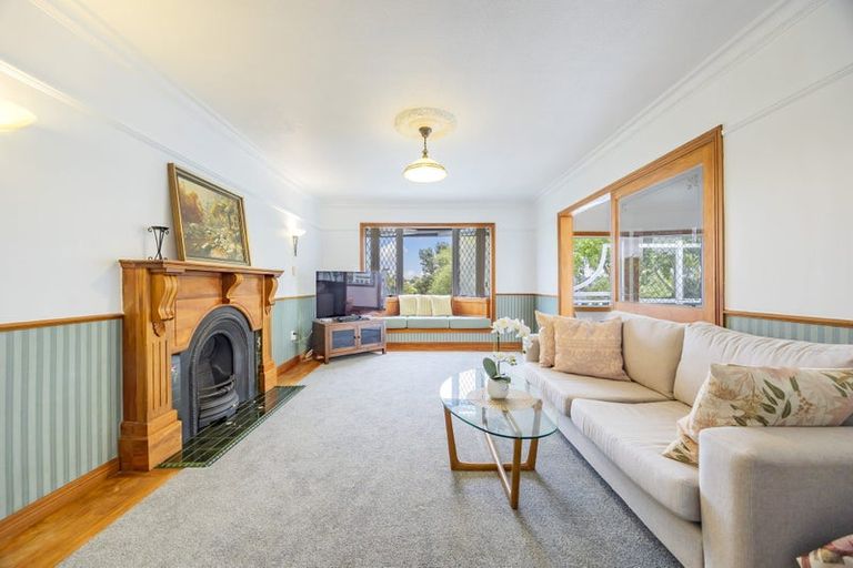 Photo of property in 17 Louise Place, Browns Bay, Auckland, 0630