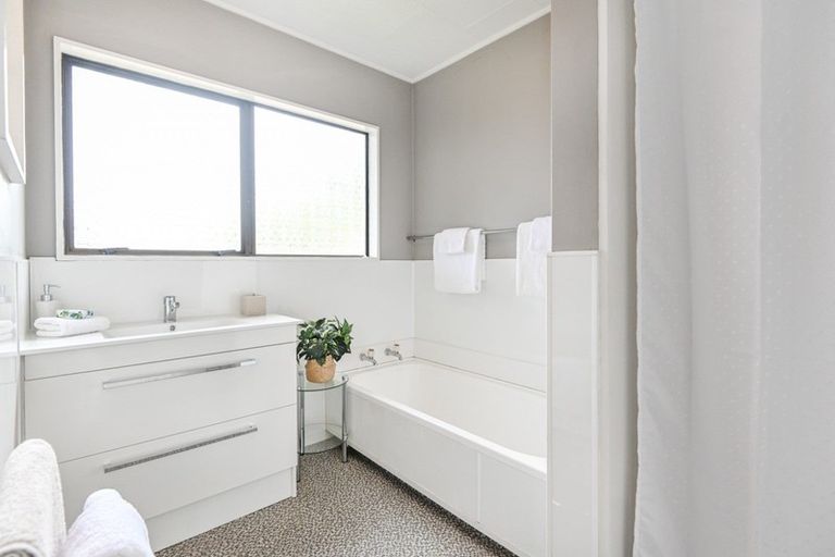 Photo of property in 2/205 Mayfair Avenue, Mayfair, Hastings, 4122