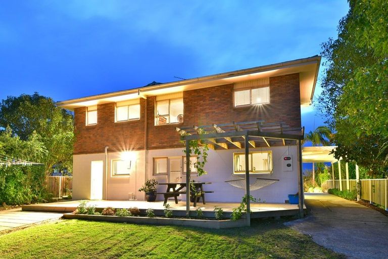 Photo of property in 9 Elgin Place, Red Beach, 0932