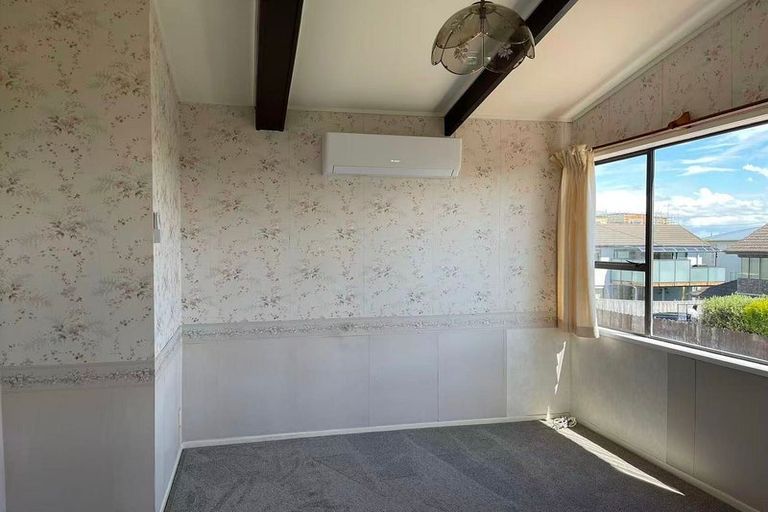 Photo of property in 17 Waller Avenue, Bucklands Beach, Auckland, 2012