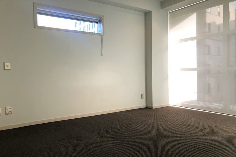 Photo of property in Summit Apartments, 8/184 Molesworth Street, Thorndon, Wellington, 6011