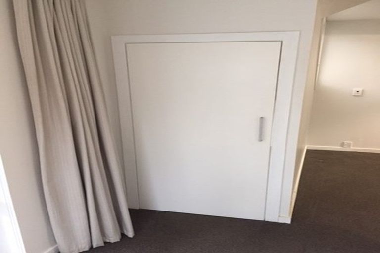 Photo of property in 17 Howard Road, Northcote, Auckland, 0627