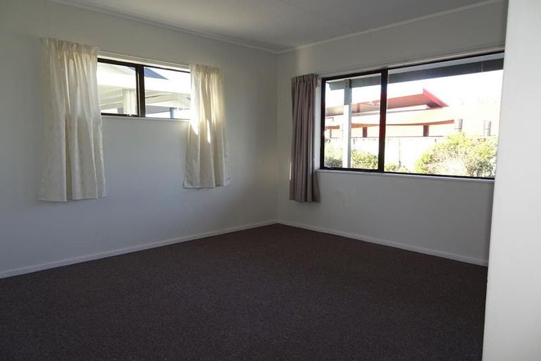 Photo of property in 114 Duchess Crescent, Mayfair, Hastings, 4122