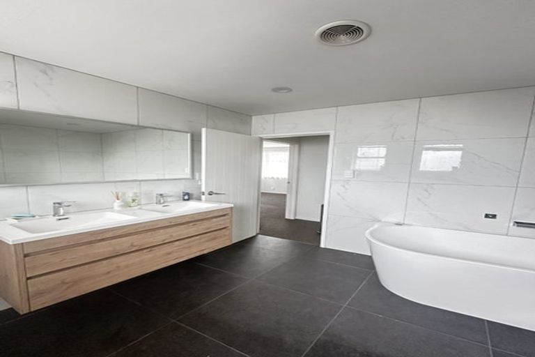 Photo of property in 217 Tripoli Road, Point England, Auckland, 1072