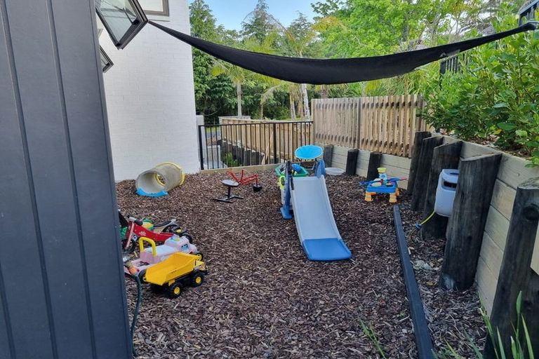 Photo of property in 4a Manon Crescent, Greenhithe, Auckland, 0632