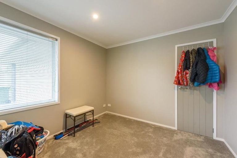 Photo of property in 2 Grace Cove, Aotea, Porirua, 5024