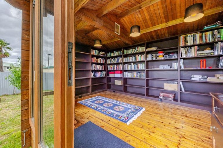 Photo of property in 6 Montgomery Street, Waipukurau, 4200