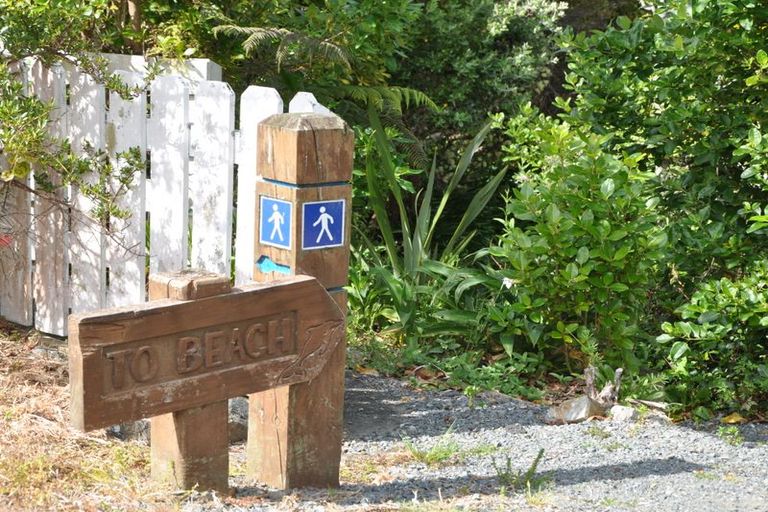 Photo of property in 11 Hillside Crescent, Leigh, 0985