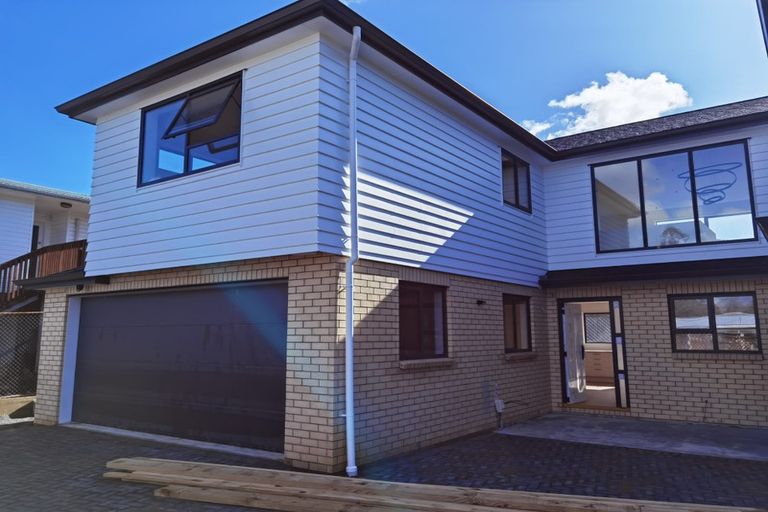 Photo of property in 13a Blue Way, Glendene, Auckland, 0602