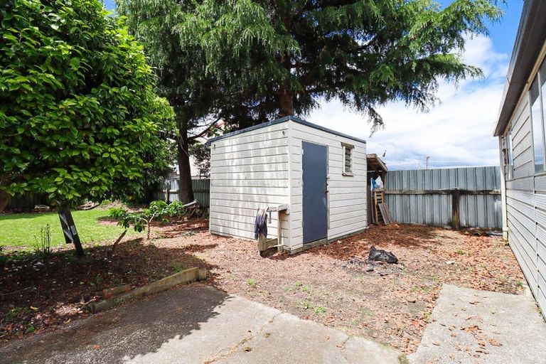 Photo of property in 15 Windsor Street, Dannevirke, 4930